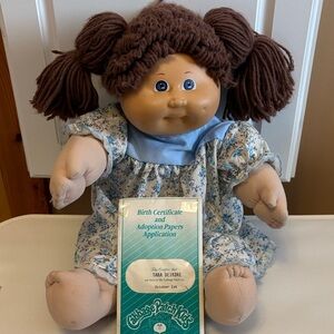 Vintage 1985 Cabbage Patch Doll with Xavier Robert’s signature
